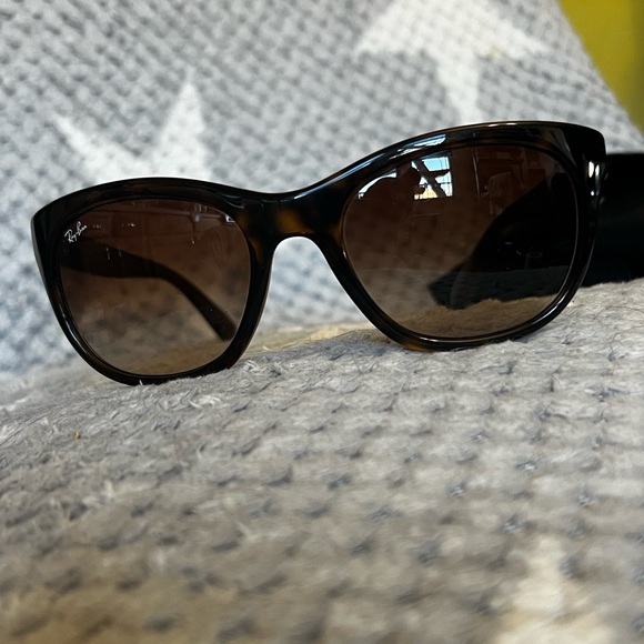 Ray Ban sunglasses 4216 lightly used + case - Picture 5 of 6